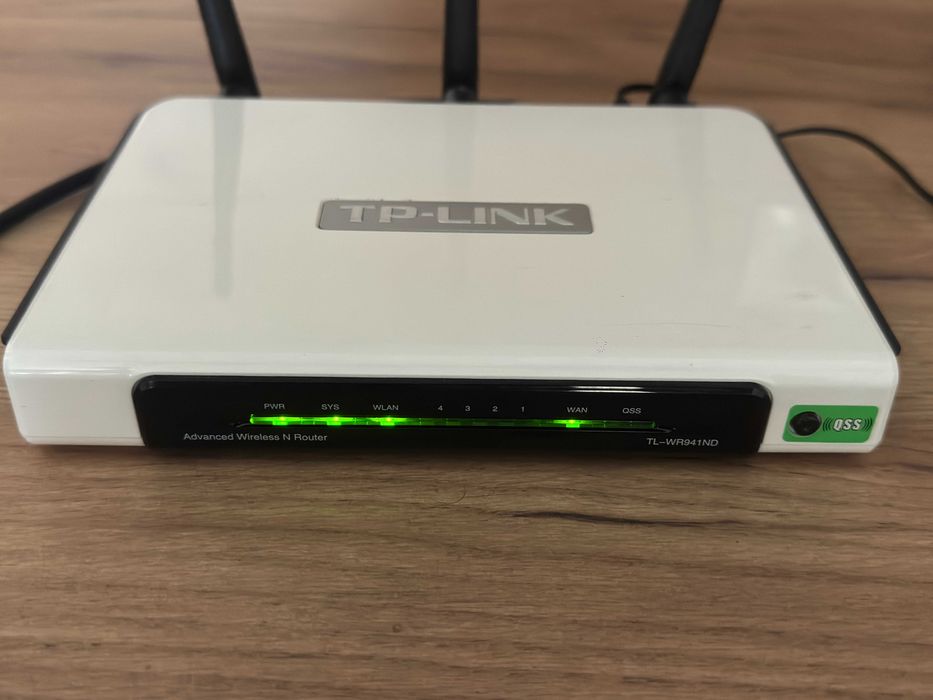 Безжичен рутер TP-Link TL-WR941ND с OpenWRT + суич