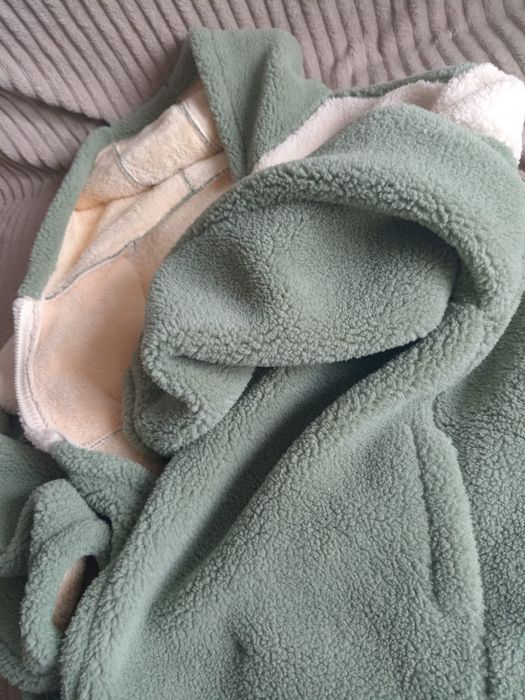 Продам теплую курточку (кофту)