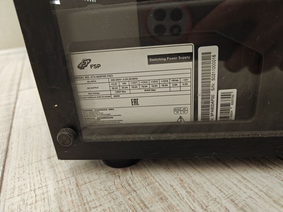 Настолен компютър + извит монитор + RGB клавиатура