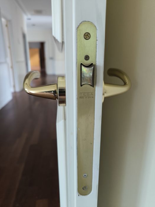 двери межкомнатые