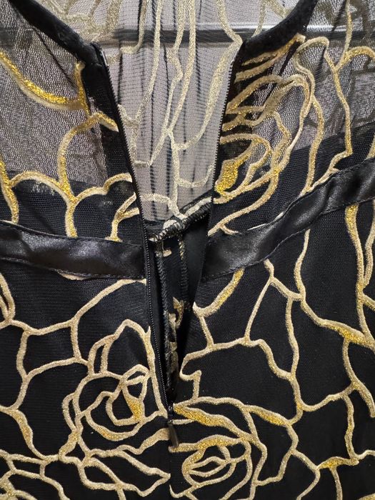 Бална рокля черен цвят със златни мотиви