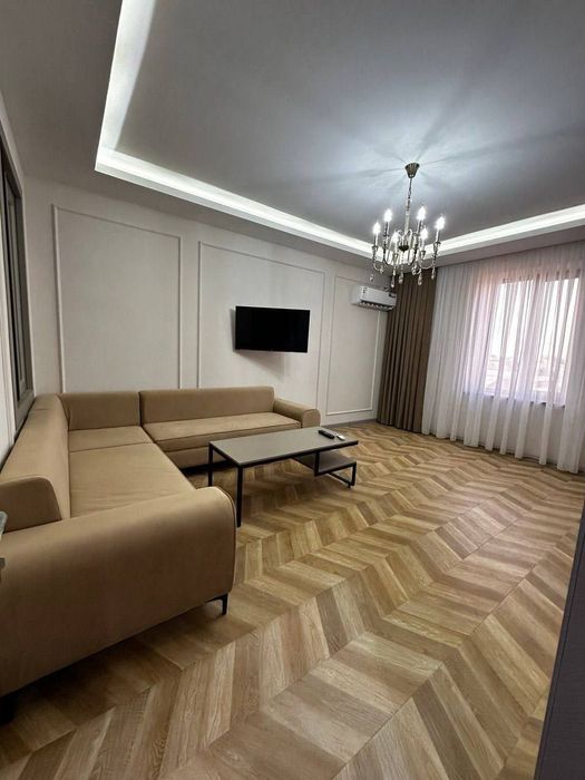Продаю квартиру  3х комн  студия . М. Улугбека