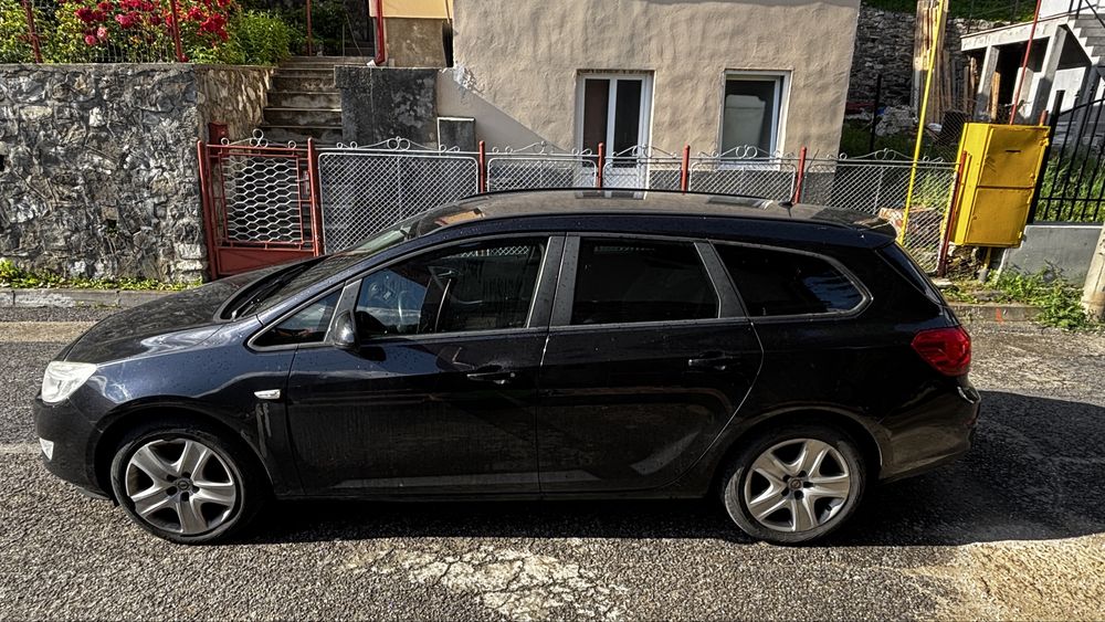 Opel Astra J 2011