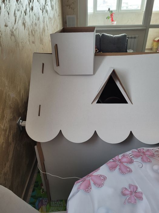 картонена детска къща за оцветяване