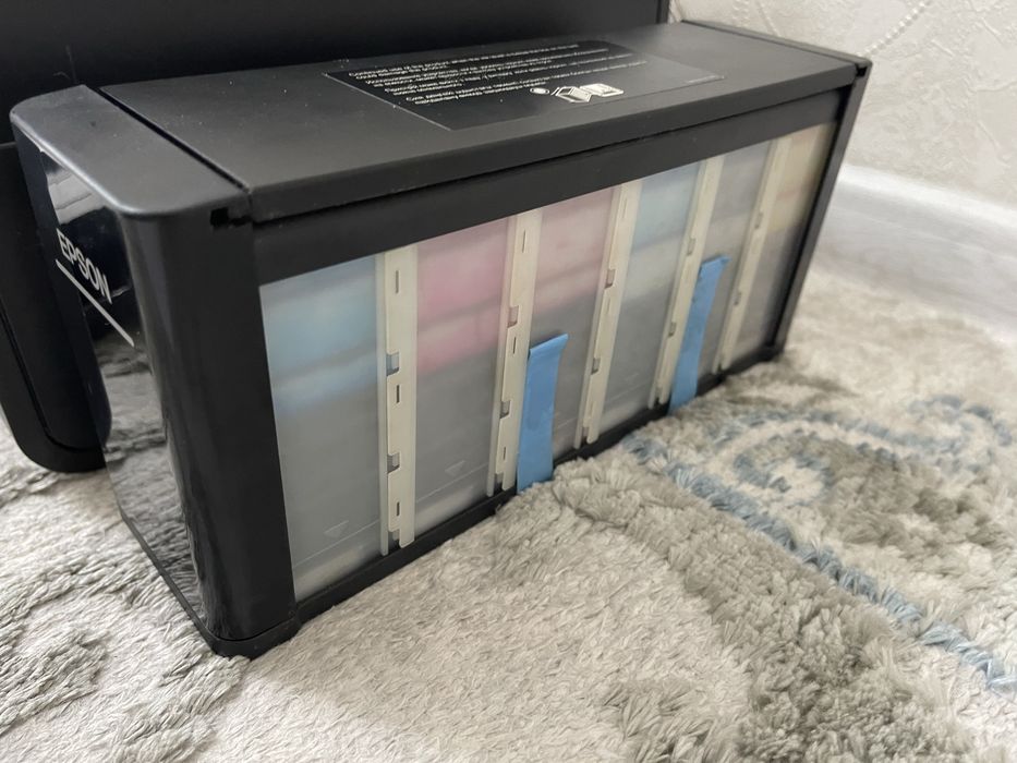 Продам цветной принтер Epson L805 почти новый