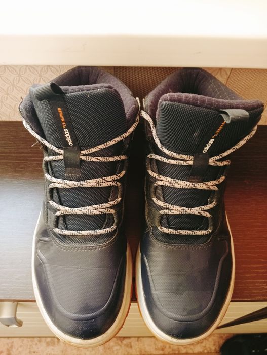 Продам ботинка Адидас