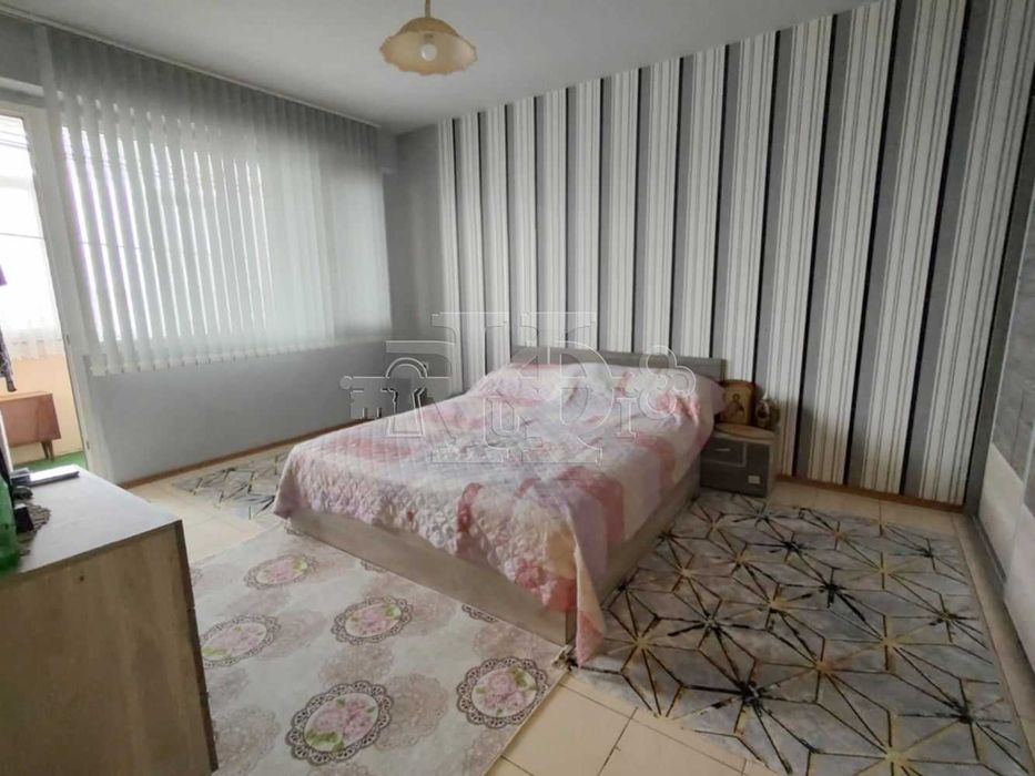 Продава се Тристаен апартамент в Добрич, ЖП Гара - 89 кв.м за 831 €/кв.м - Снимка #4