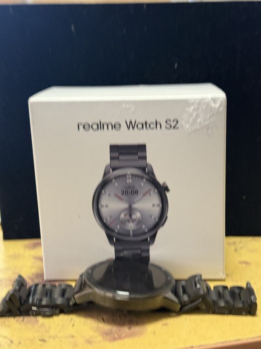 Realmi watch s2.