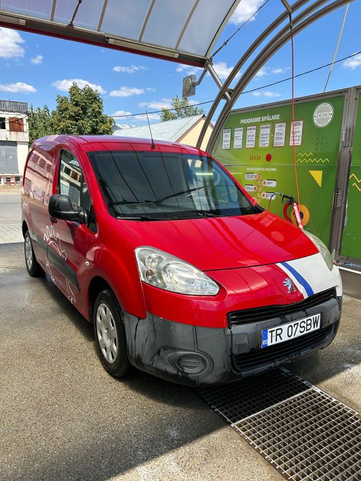 Peugeot Partner 1.6 diesel,an 2014,cel mai bun preț,merită văzută.