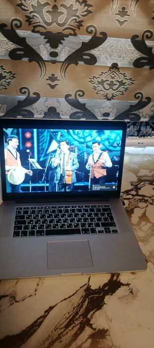 MacBook Pro 11,4
