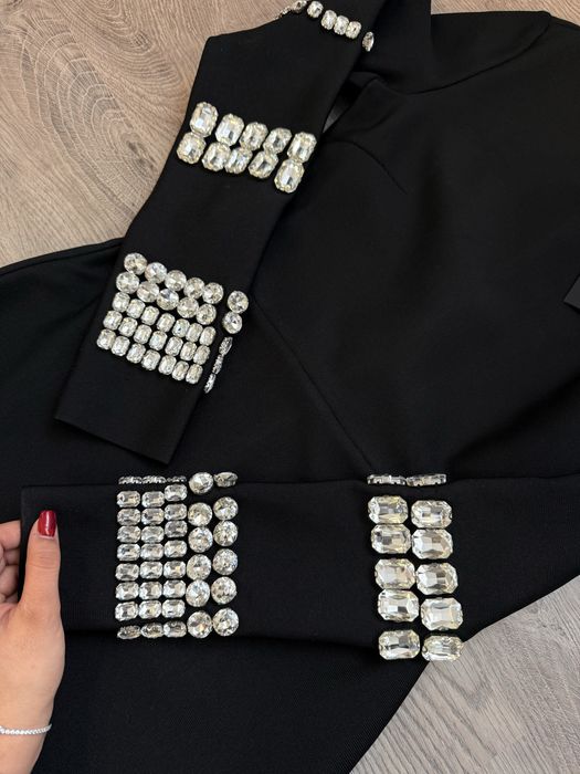 Рокля от Fashion Nova М размер но отговаря на С