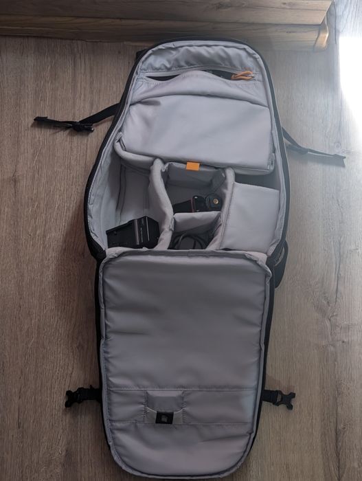 Vând Kit Complet Sony A7 III – Doar 10k Cadre + 3 Obiective + Accesorii Profesionale