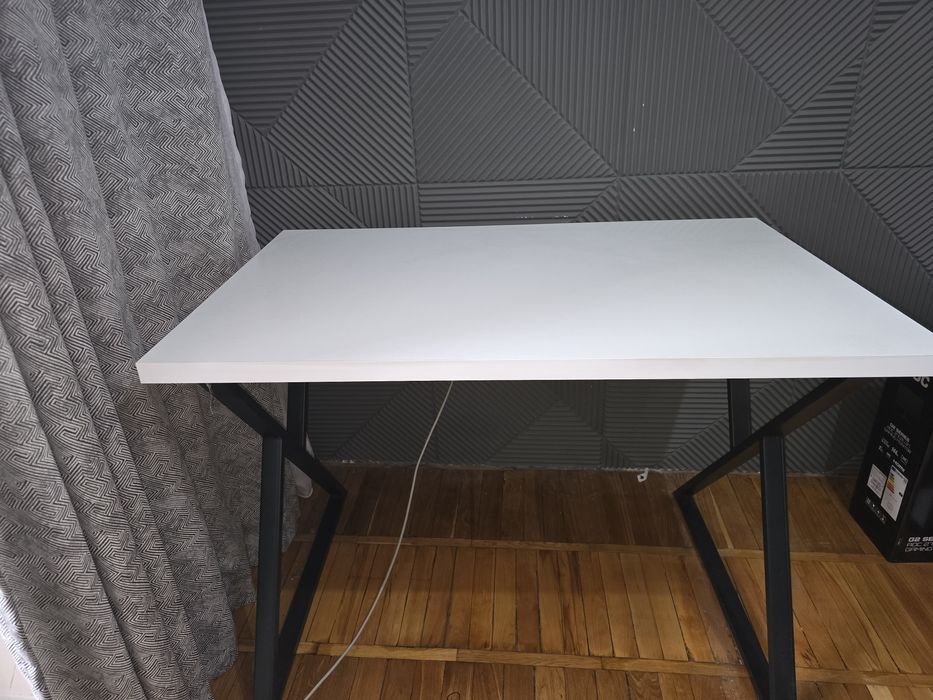 Продаётся компьютерный стол