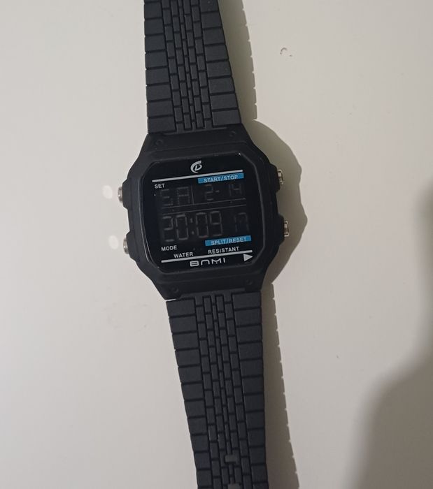 Часы от компании bomi