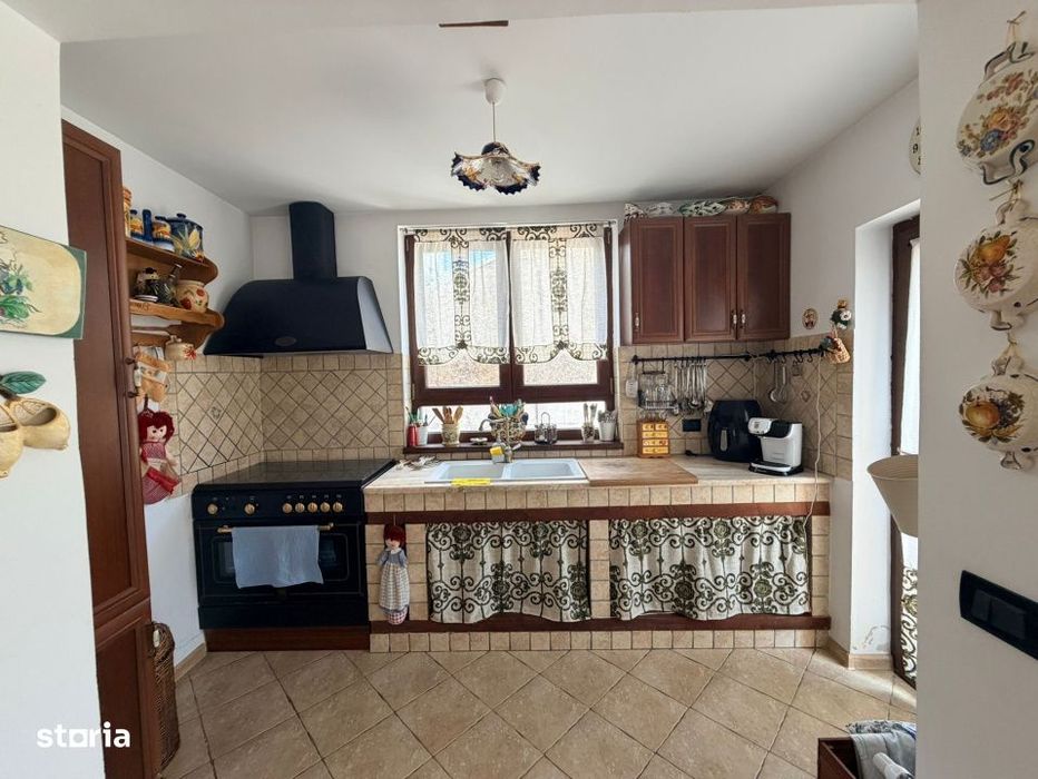 Casa P+1+M+gara, 285 mp, 600 mp teren, zona Bordei