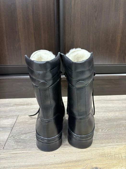 Продам ботинки с высоким бертцем