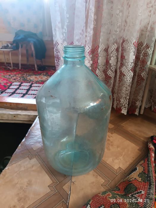 Продам стеклянные бутыли 10 и 20л