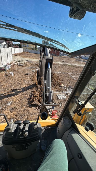 Dau închirie buldoexcavator