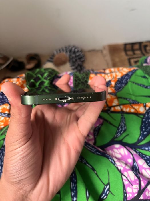 Vand schimb iphone 13 verde