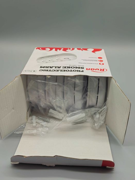 Комплект 4 бр. фотоелектрични датчици за дим магнитен монтаж и 9V бат.