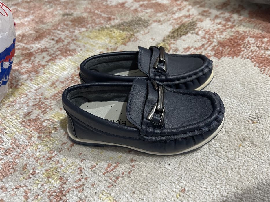 Продам обувь на мальчика размер 25