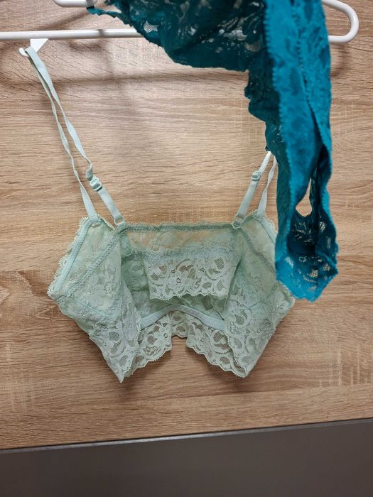 Set 2 sutiene dantela superbe, impecabile, marime B70