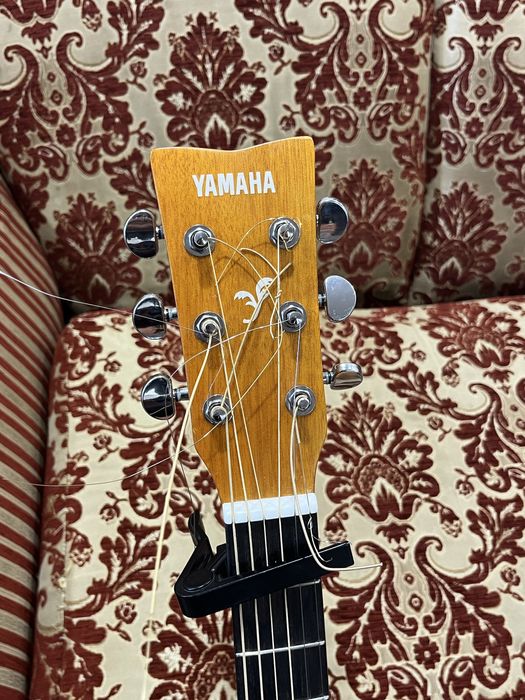 Гитара yamaha  акустическая