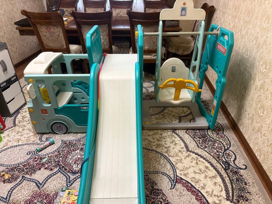 Продам Домик + Автобус с горками! Превосходно подходит для садика!!