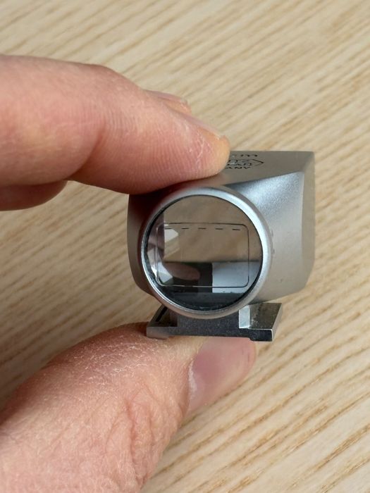 Leica SLOOZ 28 mm viewfinder
