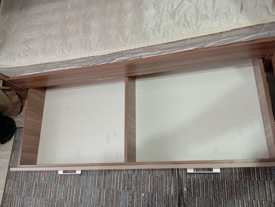 Продам двухярусную кровать