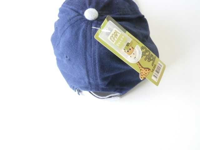 Бебешка шапка с козирка