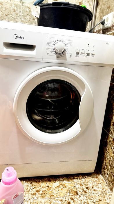 Машинка стиральная  и в прихожку шкаф