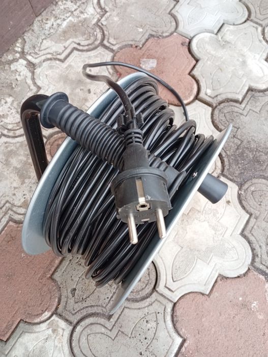 Vând prelungitor rolă metal cablu curent