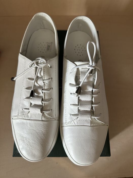 Продам белые кеды