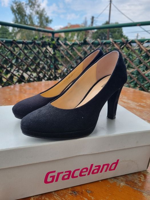 Дамски черни обувки на ток