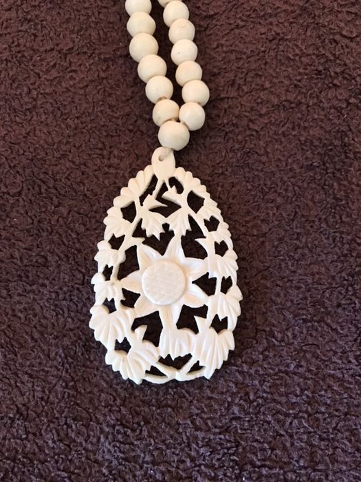 Стари колиета от кост