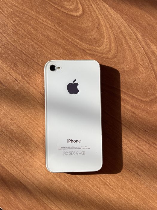 Продам 4 айфон,цену предлогайте сами!