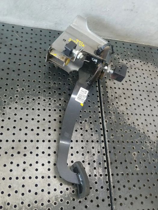 Pedala ambreiaj 1.0 b g3la hyundai i10 ba 32802-b9000