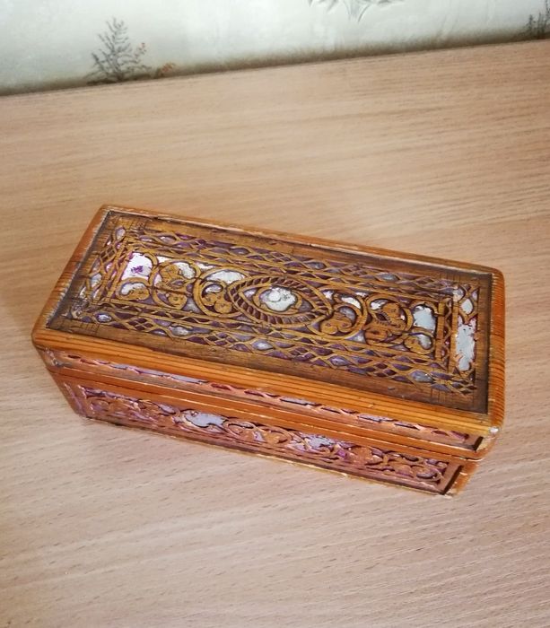 Продам деревянную старинную шкатулку