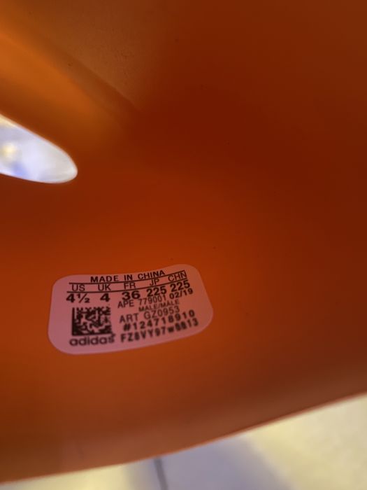 Vand papuci Yeezy Slide