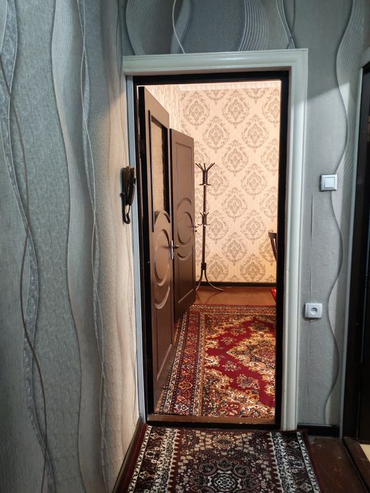 Продаю Срочно 2/2/4 Юнусабад 11 чистая, около круга. Цена 65000 уе