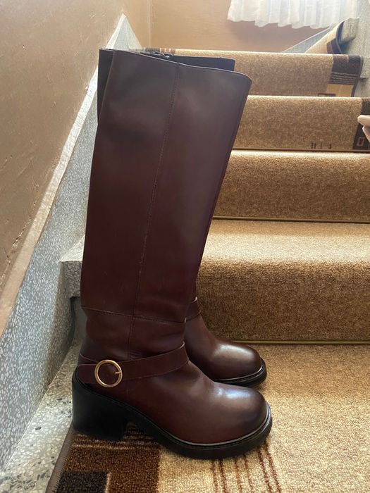 Тъмно кафяви ботуши с цип