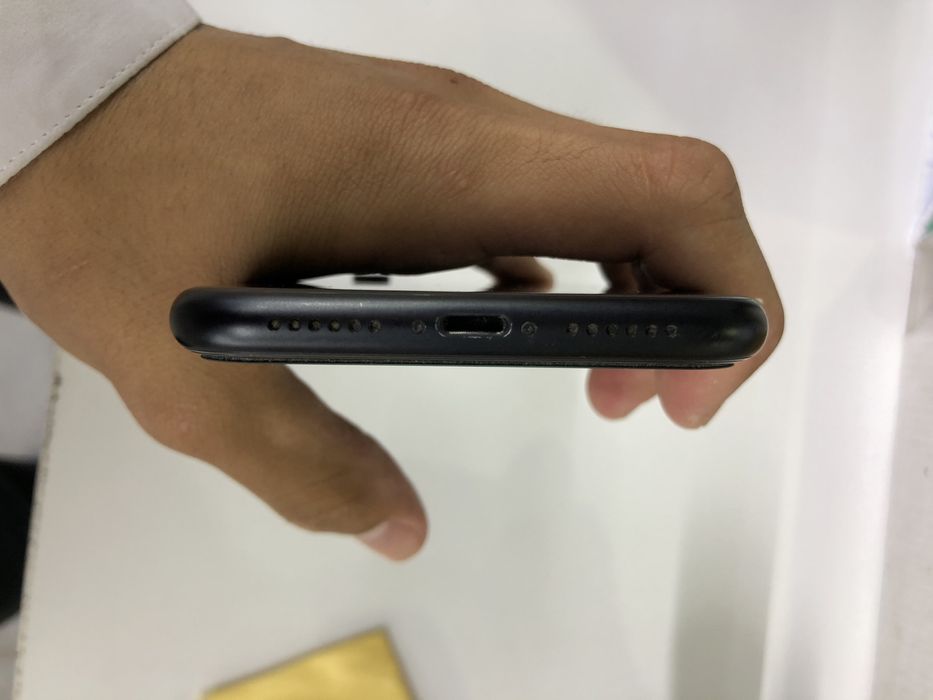 IPhone Xr. 128gb……….