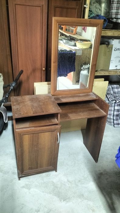 Мебел стол сатам