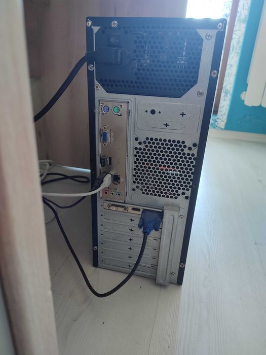 Настолен компютър Intel Pentium G2030  3GHz с монитор