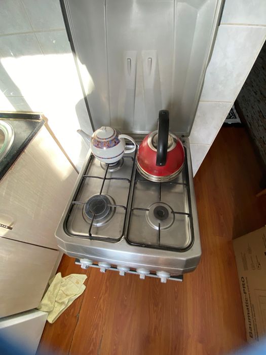 Продам газовую плиту