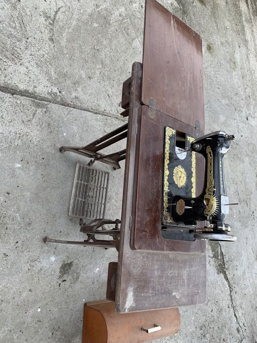 Ретро крачна шевна машина