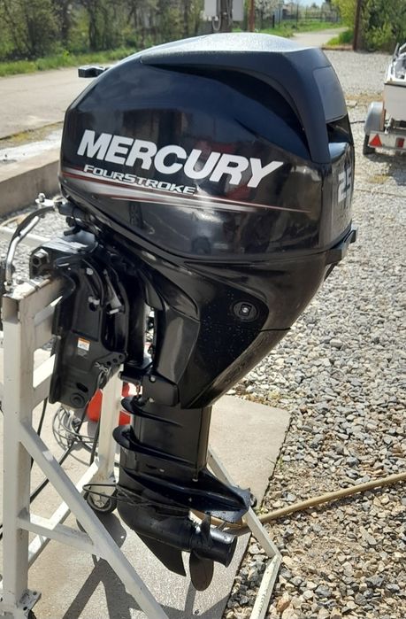 Извънбордов двигател Mercury 25 кс.