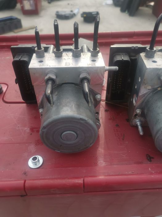 Pompe abs peugeot 3008 /5008 an 2010