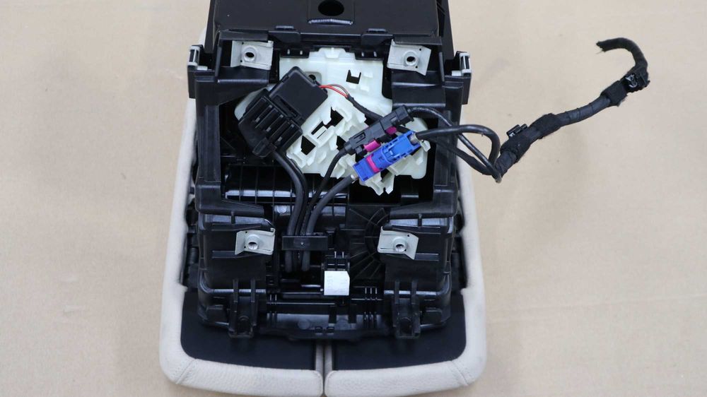 Подлакътник БМВ Х5 Ф15 BMW X5 F15 Бежов